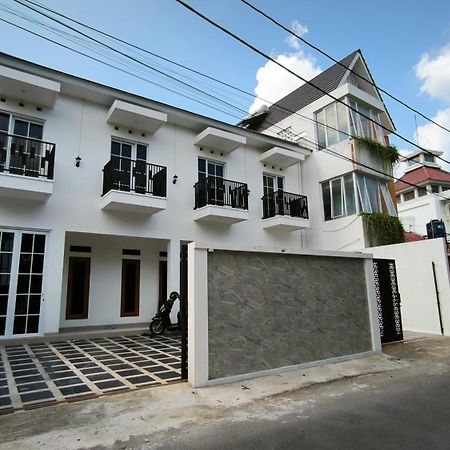 יוגיאקרטה House Of Bedjo Powered By Cocotel מראה חיצוני תמונה