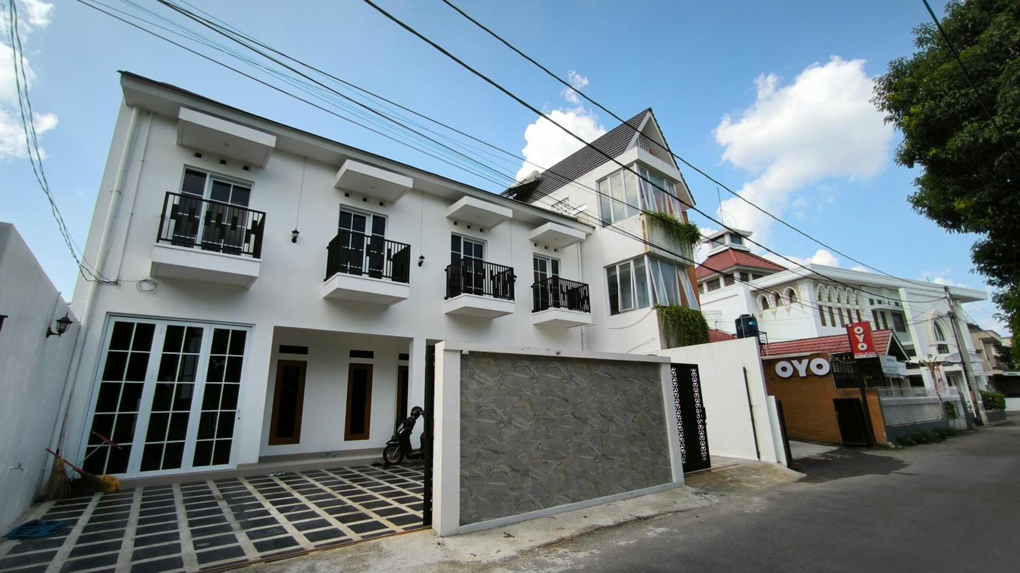 יוגיאקרטה House Of Bedjo Powered By Cocotel מראה חיצוני תמונה